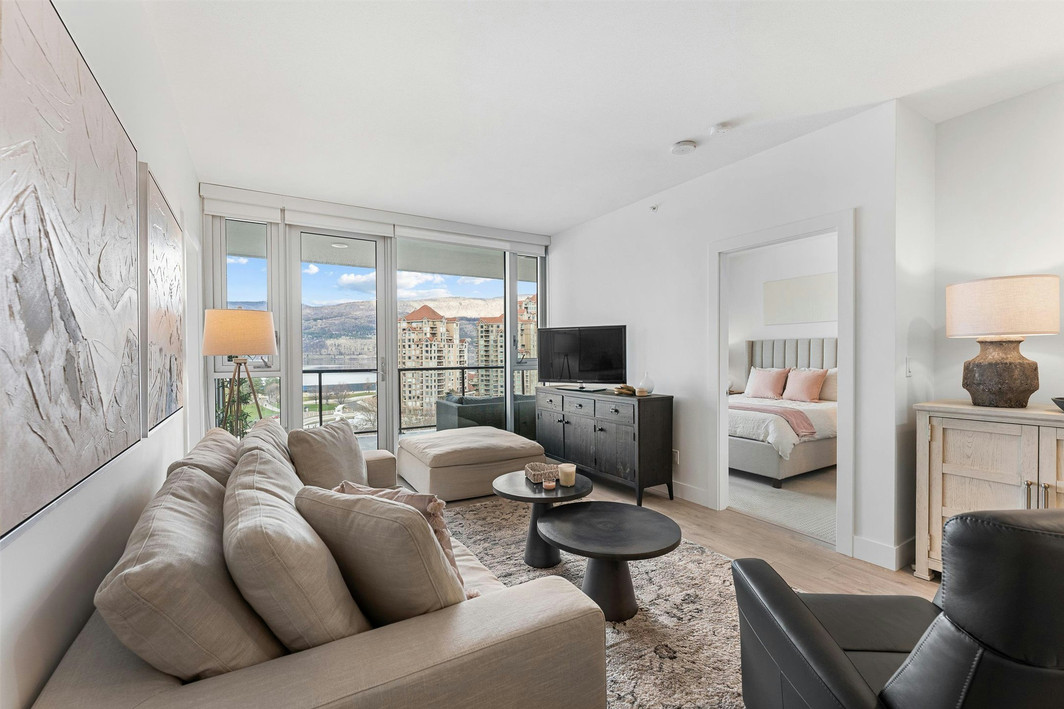 902-1232 Ellis Street, Kelowna, BC, V1Y 1Z4 - 2