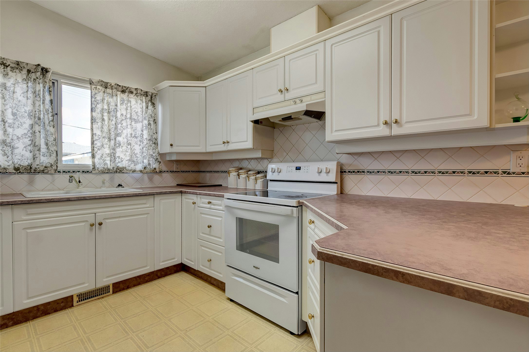 1440 Braemar Street, Kelowna, BC, V1Y 3X3 - 6