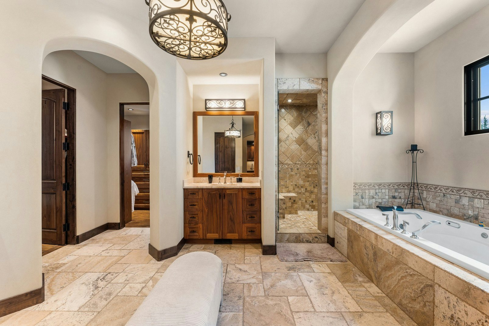 4303 Takla Road, Kelowna, BC, V1W 3C4 - 38
