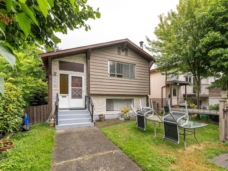 2349 Hawthorne Avenue, Port Coquitlam, BC, V3C 1X1 - 2