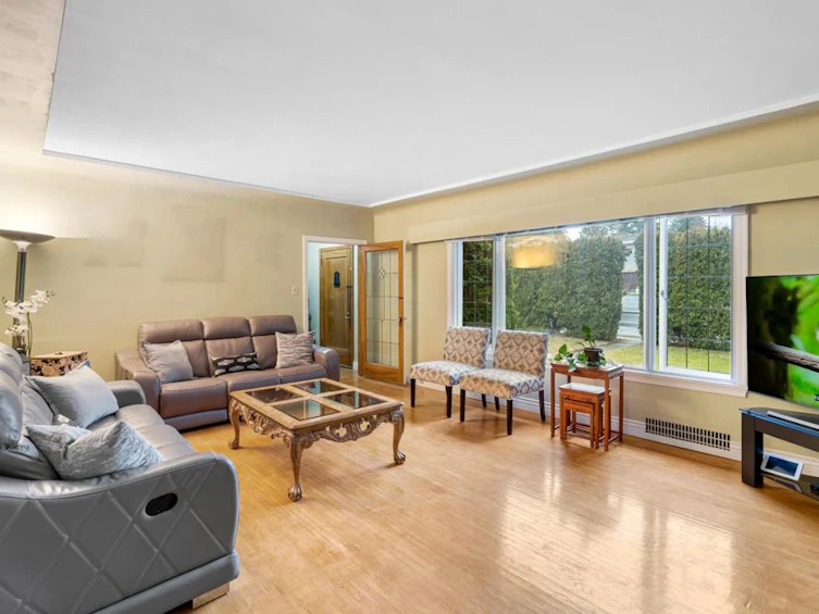 6909 Granville Street, Vancouver, BC, V6P 4X4 - 6