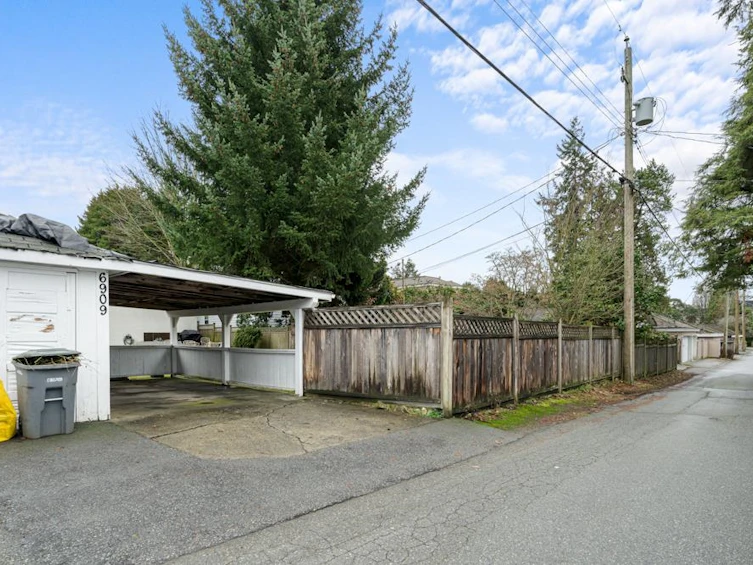 6909 Granville Street, Vancouver, BC, V6P 4X4 - 36
