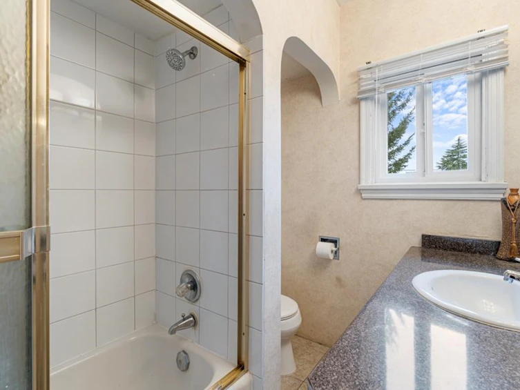 6909 Granville Street, Vancouver, BC, V6P 4X4 - 11