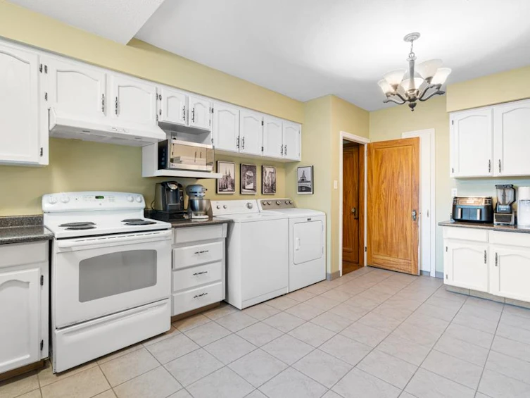 6909 Granville Street, Vancouver, BC, V6P 4X4 - 31