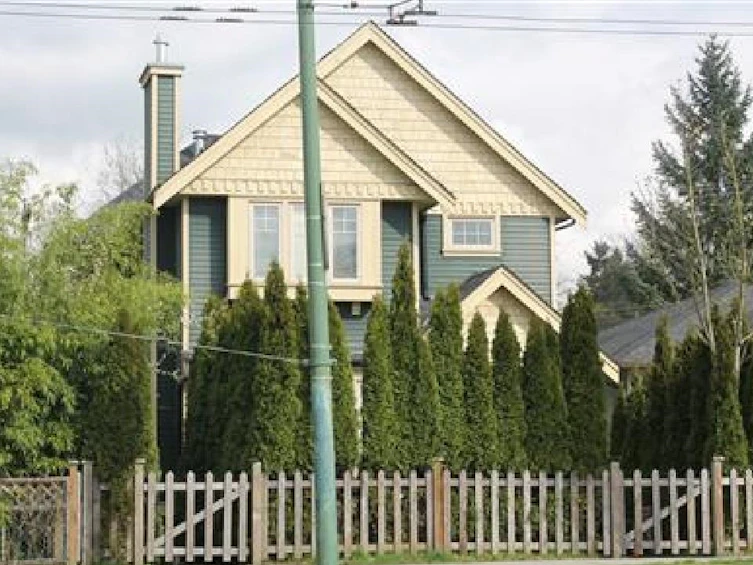 1949 E Broadway, Vancouver, BC, V5N 1W4