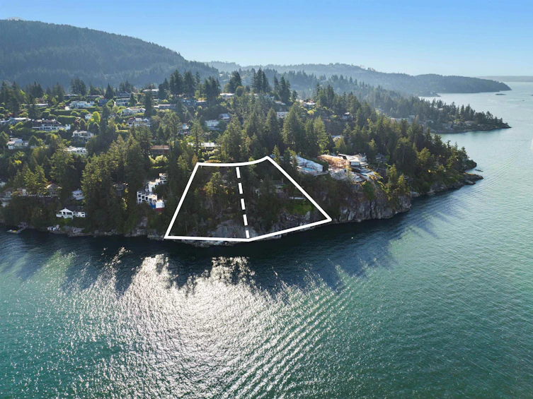 6245 Taylor Drive, West Vancouver, BC, V7W 1Y8 - 4
