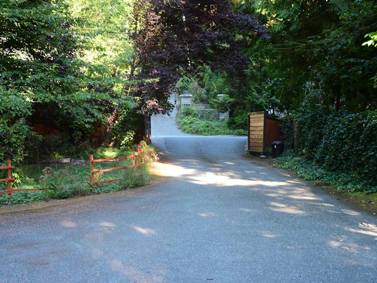 L2 1787 Riverside Drive, North Vancouver, BC, V7H 1V1