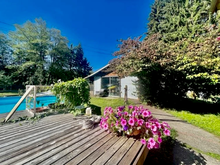 595 Pratt Road, Gibsons, BC, V0N 1V4