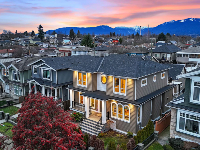 3351 Parker Street, Vancouver BC V5K 2W1
