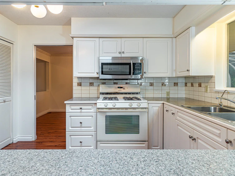 5725 Cranley Drive, West Vancouver, BC, V7W 1S7 - 9