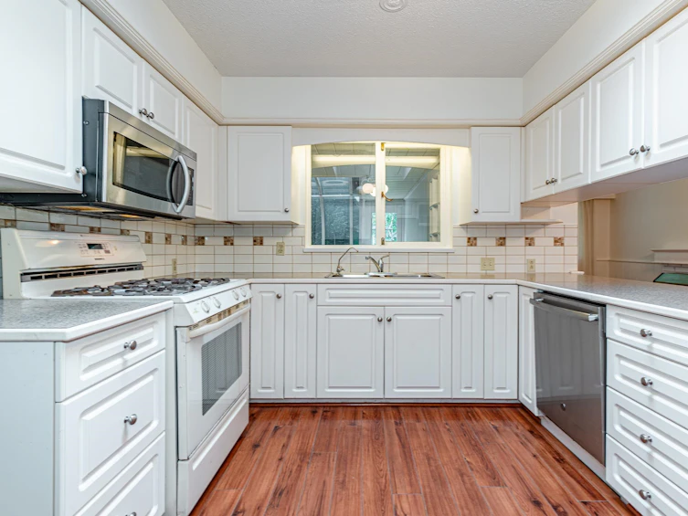 5725 Cranley Drive, West Vancouver, BC, V7W 1S7 - 10