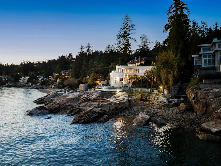 3912 Marine Drive, West Vancouver, BC, V7V 1N4 - 3
