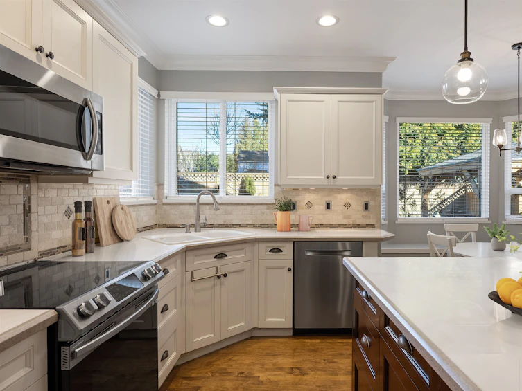 14027 Blackburn Avenue, Surrey, BC, V4B 2Z6 - 8