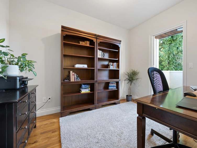 14027 Blackburn Avenue, Surrey, BC, V4B 2Z6 - 14