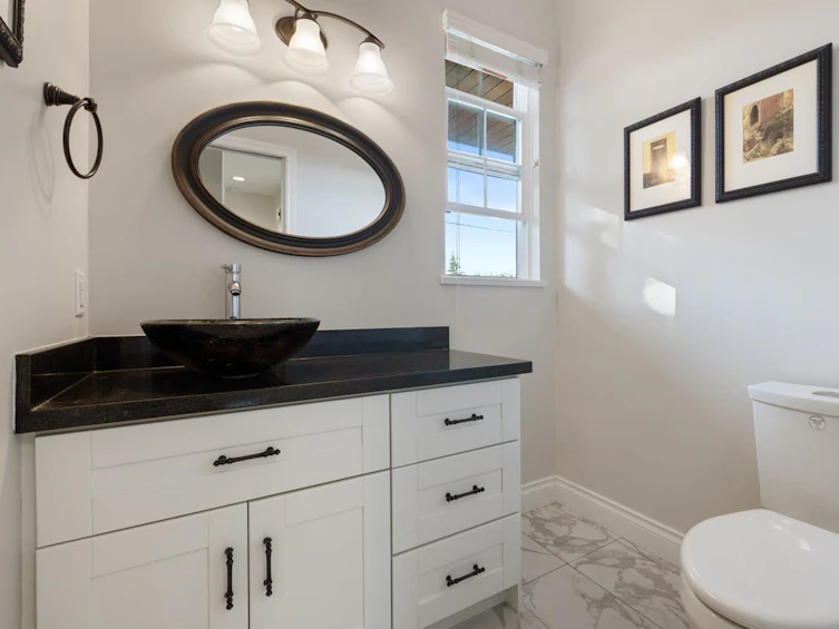 14027 Blackburn Avenue, Surrey, BC, V4B 2Z6 - 16