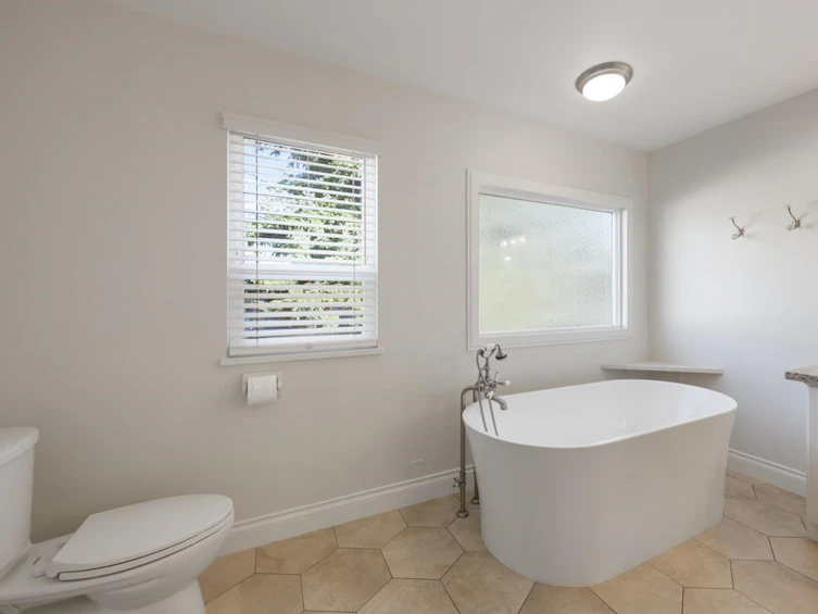 14027 Blackburn Avenue, Surrey, BC, V4B 2Z6 - 21