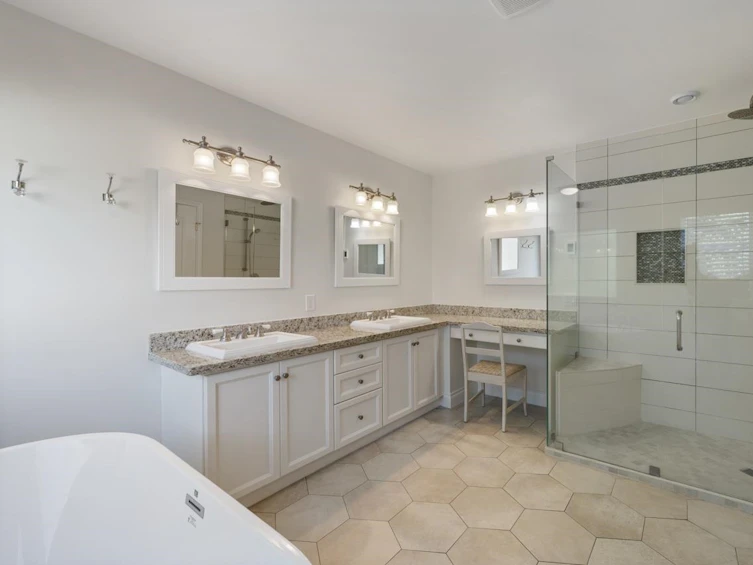 14027 Blackburn Avenue, Surrey, BC, V4B 2Z6 - 22
