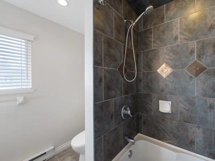 14027 Blackburn Avenue, Surrey, BC, V4B 2Z6 - 25