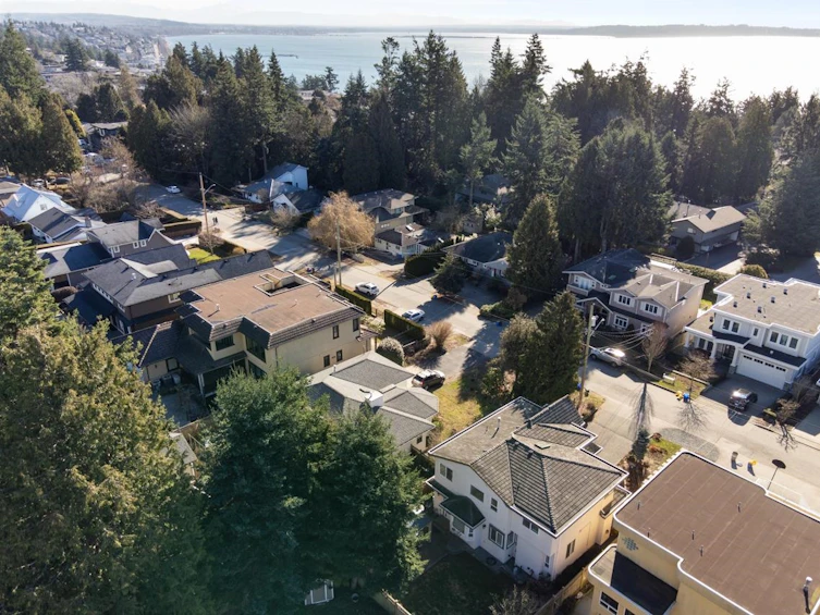 14027 Blackburn Avenue, Surrey, BC, V4B 2Z6 - 32