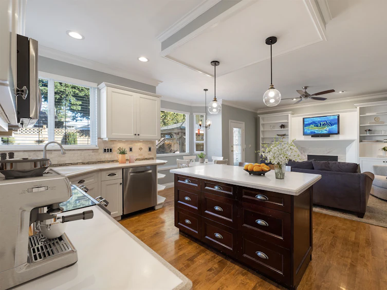 14027 Blackburn Avenue, Surrey, BC, V4B 2Z6 - 2