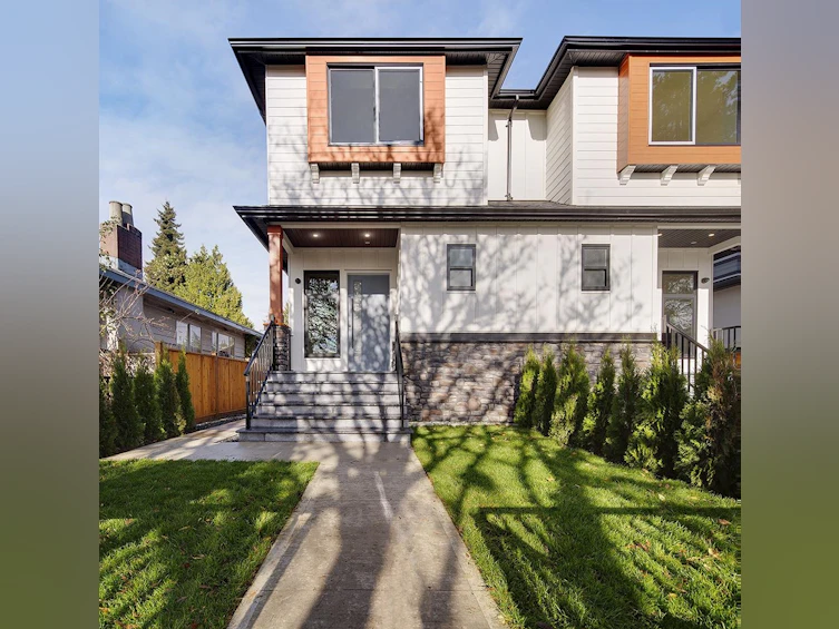 2615 E 56th Avenue, Vancouver, BC, V5S 1Z8