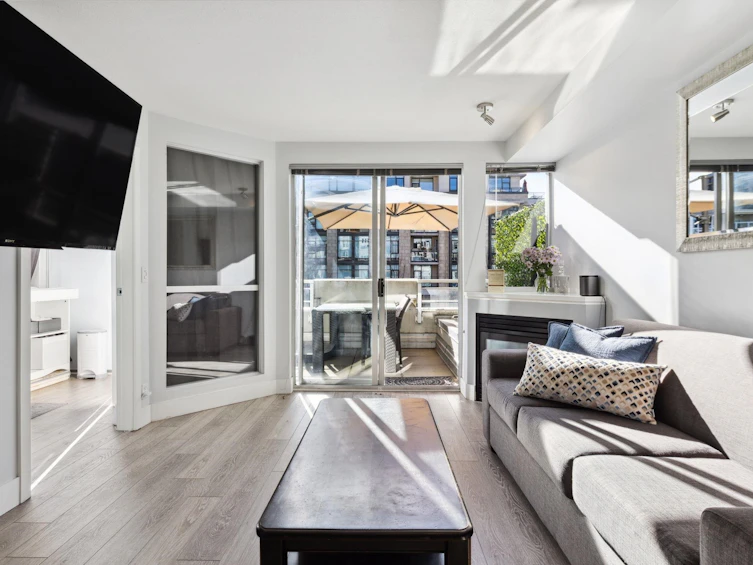 211-122 E 3rd Street, North Vancouver, BC, V7L 1E6