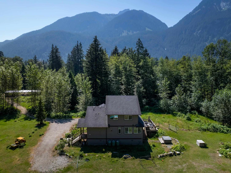 15060 Squamish Valley Road, Squamish, BC, V0N 1H0