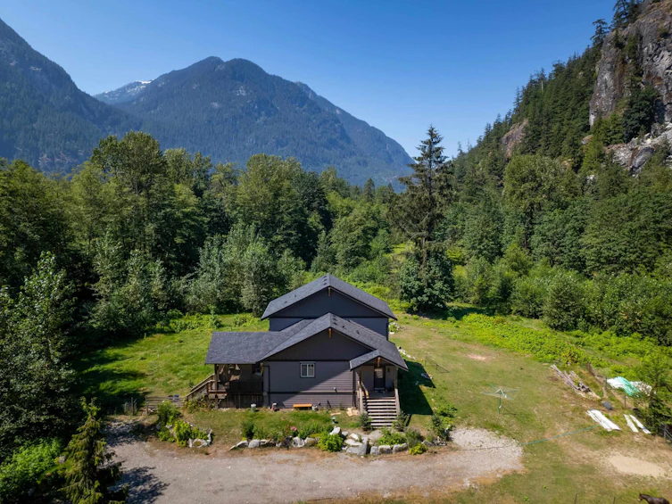 15060 Squamish Valley Road, Squamish, BC, V0N 1H0 - 2