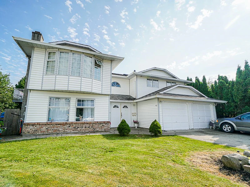 7714 123rd Street, Surrey BC V3W 9H3