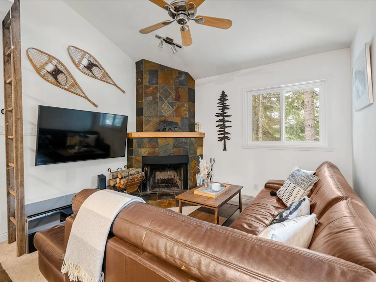 401-2101 Castle Drive, Whistler, BC, V8E 0A6 - 2