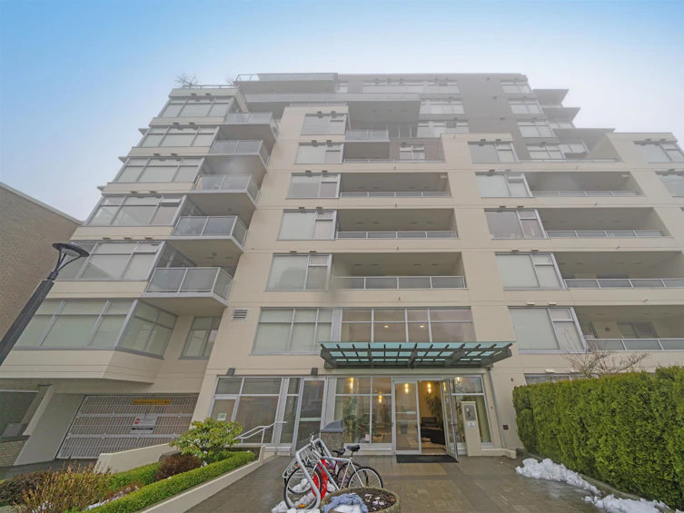 004-9288 University Crescent, Burnaby, BC, V5A 4X7