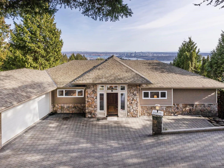 1371 Burnside Road, West Vancouver, BC, V7S 2P6