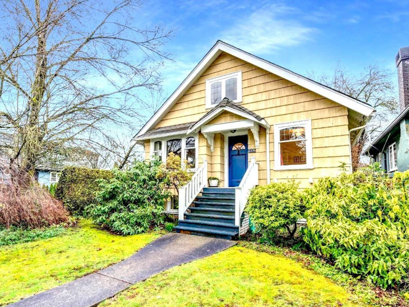 3306 W 15th Avenue, Vancouver BC V6R 2Y8