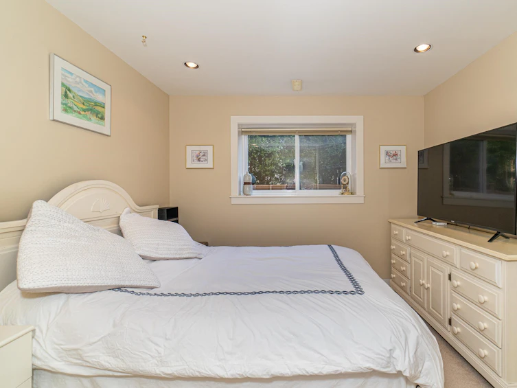 2035 Rockcliff Road, North Vancouver, BC, V7G 1X3 - 25