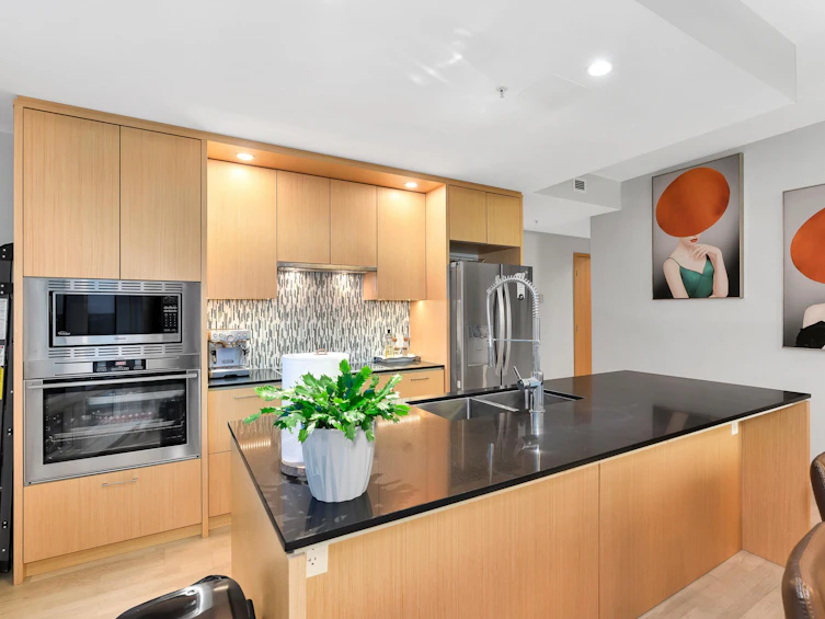 2706-13495 Central, Surrey, BC, V3T 0K2 - 13