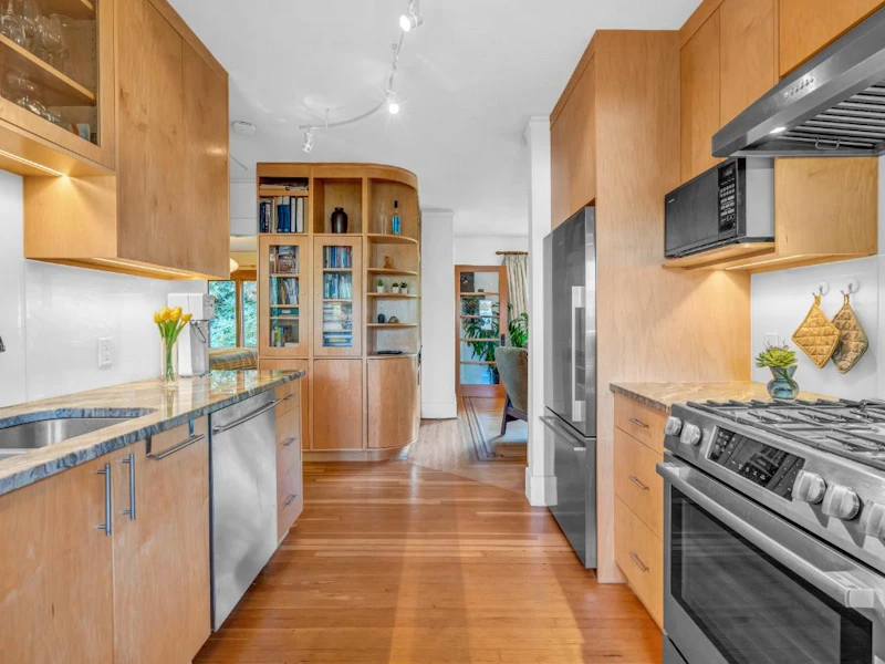 3081 W 3rd Avenue, Vancouver BC V6K 1M9