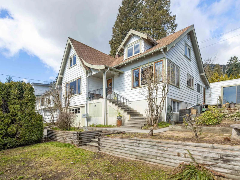 3379 Marine Drive, West Vancouver BC V7V 1N1