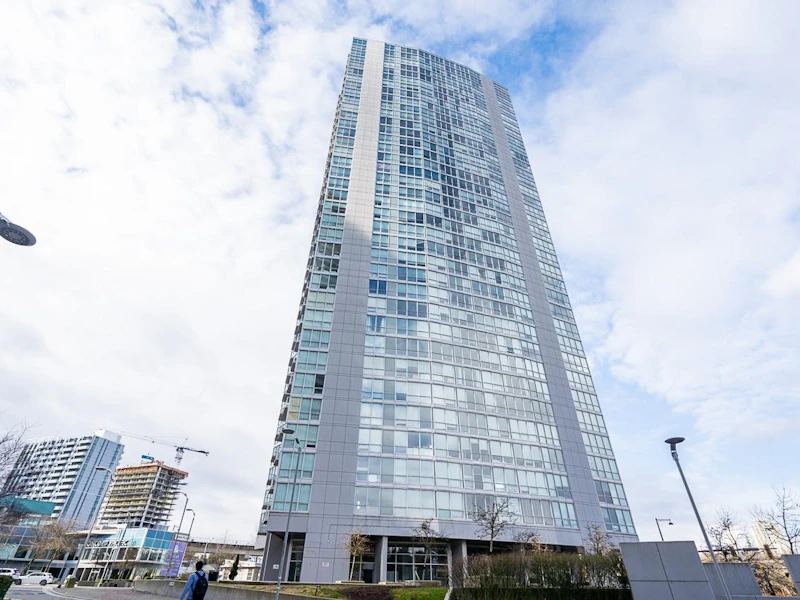 2907 - 13618 100th Avenue, Surrey BC V3T 0A8