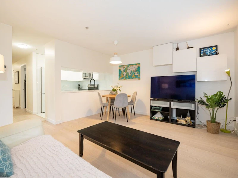 103 - 929 W 16th Avenue, Vancouver BC V5Z 1T3