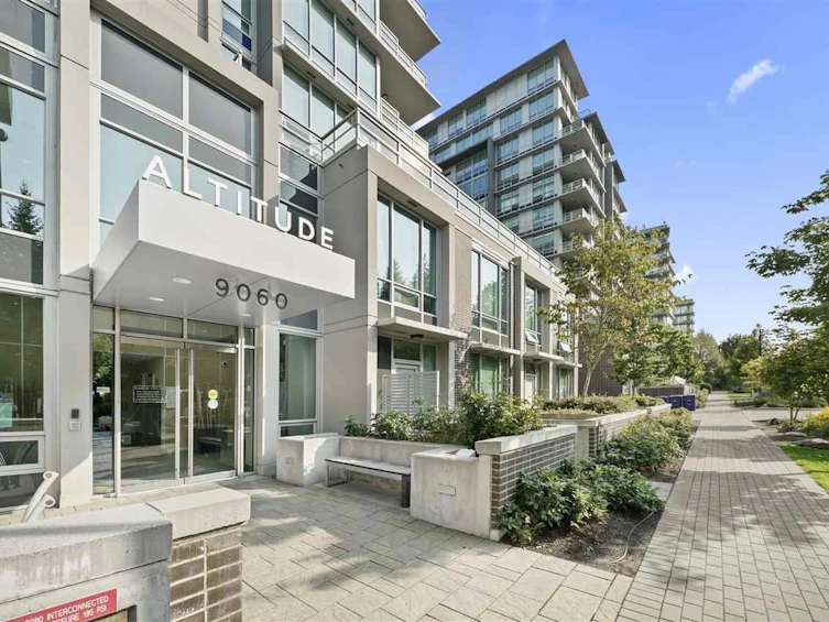 008-9060 University Crescent, Burnaby, BC, V5A 0E1