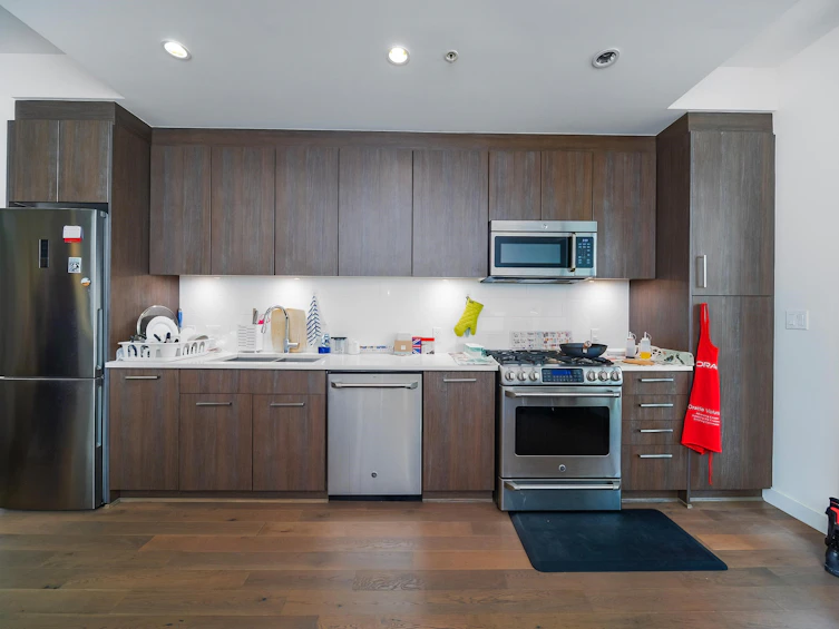 008-9060 University Crescent, Burnaby, BC, V5A 0E1 - 4