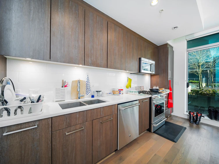 008-9060 University Crescent, Burnaby, BC, V5A 0E1 - 5