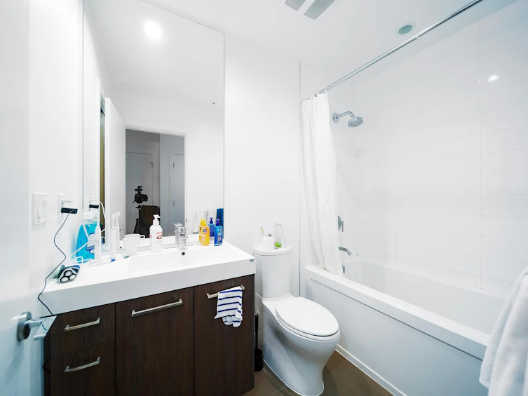 008-9060 University Crescent, Burnaby, BC, V5A 0E1 - 11