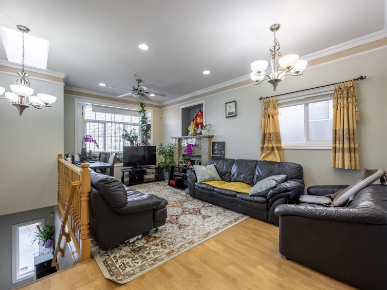 7638 Main Street, Vancouver, BC, V5X 3K3