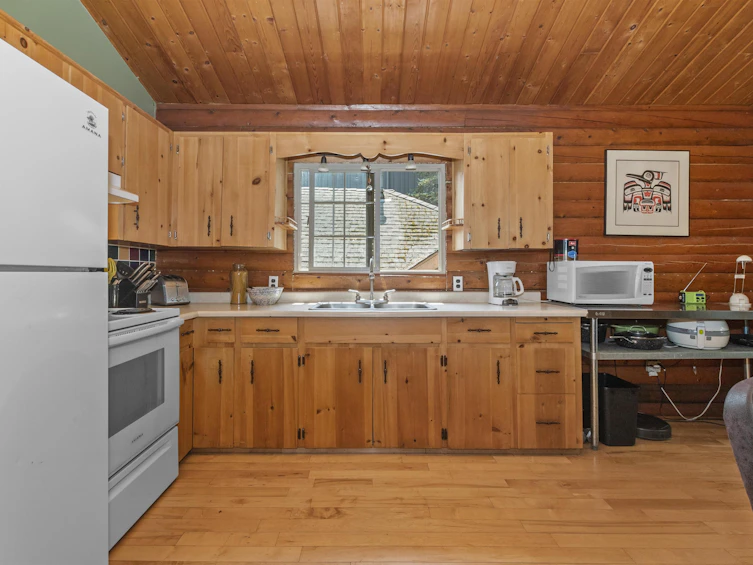 204 Lakeshore Drive, Cultus Lake, BC, V2R 5A1 - 8
