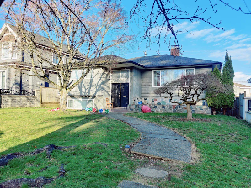 6730 Heather Street, Vancouver BC V6P 3P4