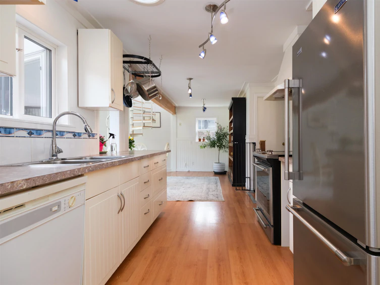 8098 Redrooffs Road, Halfmoon Bay, BC, V7Z 1C7 - 3