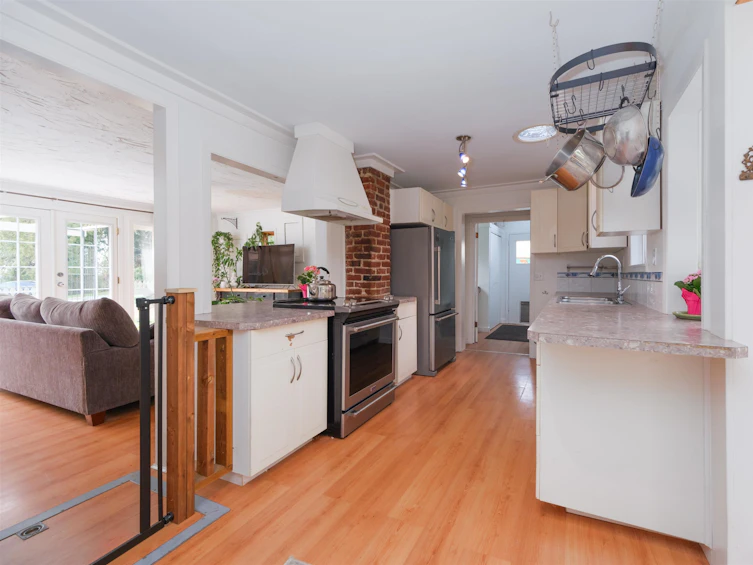 8098 Redrooffs Road, Halfmoon Bay, BC, V7Z 1C7 - 4