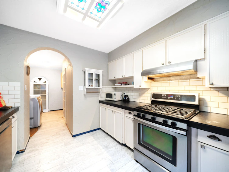 908 Glenacre Court, Port Moody, BC, V3H 1K1 - 11