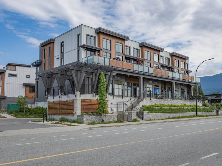 101-39771 Government Road, Squamish, BC, V8B 0G3 - 2